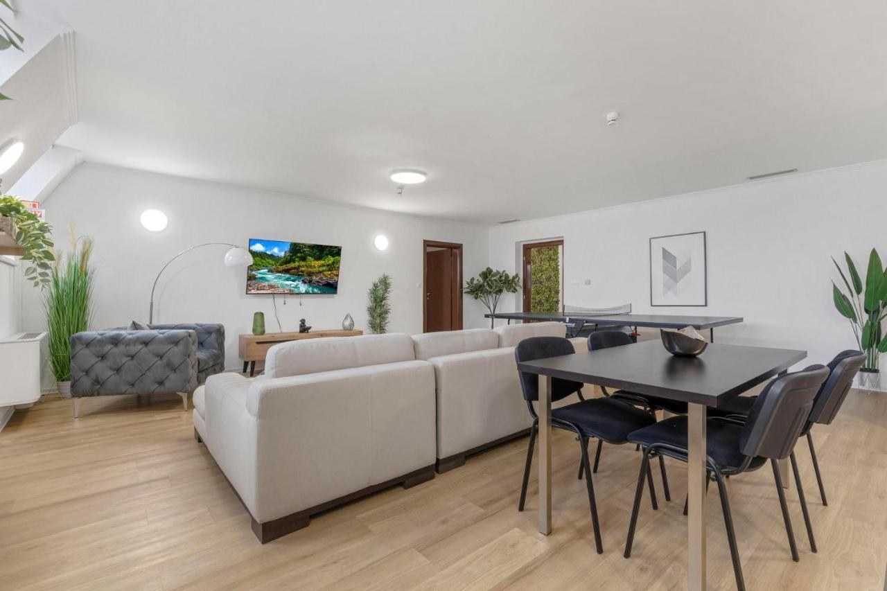 Family Hub In Centre Apartment Братислава Екстериор снимка