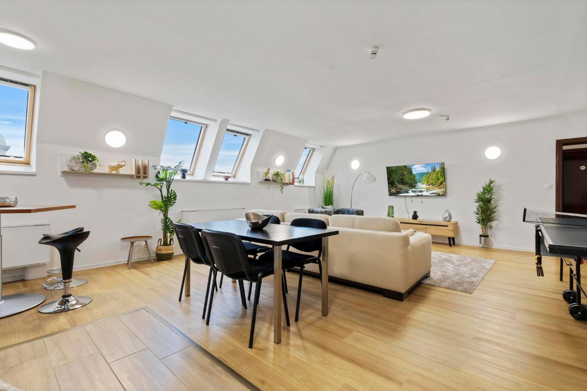 Family Hub In Centre Apartment Братислава Екстериор снимка