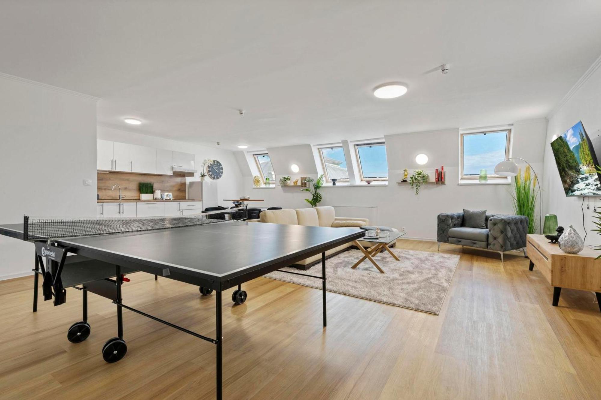 Family Hub In Centre Apartment Братислава Екстериор снимка